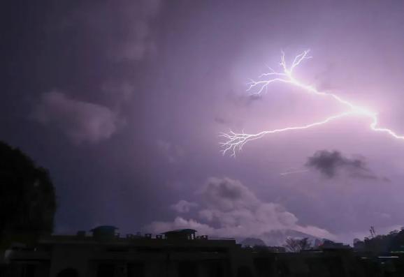 近期雷雨天气频发，浙江两人遭雷击身亡